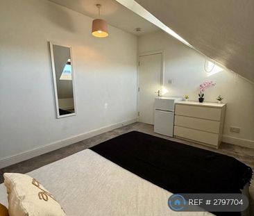 1 bedroom in a flat share to rent - Photo 2