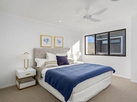 Luxury Waterfront Living in Exclusive Solstice Quays - Photo 5