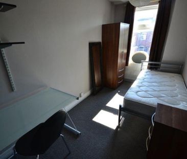 4 bedroom terraced house to rent - Photo 2