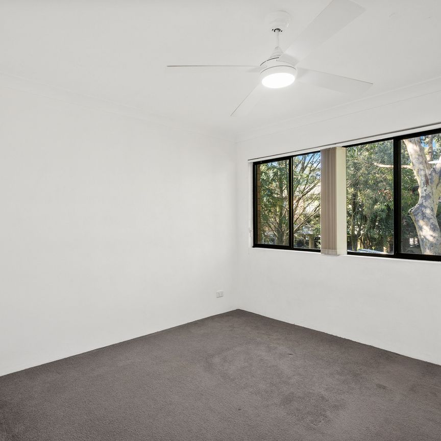 Relaxed Living in a Quiet North Wollongong Pocket - Photo 1