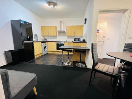 3 bedroom apartment to rent - Photo 5
