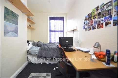 8 Bedroom Student Properties in Hyde Park Leeds - Photo 1