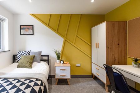 1 bedroom in a house share to rent - Photo 2