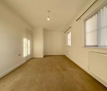 3 bedroom Semi-Detached House to let - Photo 5