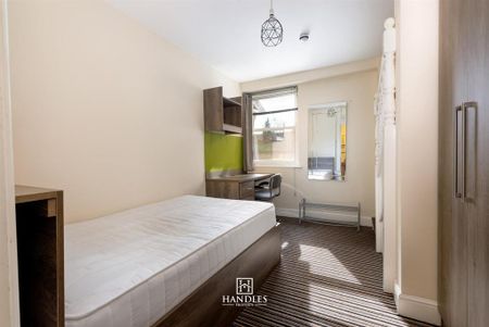 8 bedroom flat to rent - Photo 4