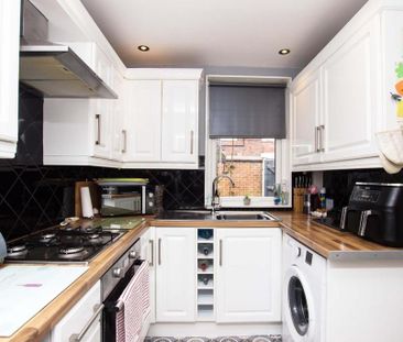 2 bedroom terraced house to rent - Photo 2