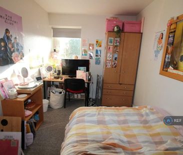 3 bedroom flat to rent - Photo 4