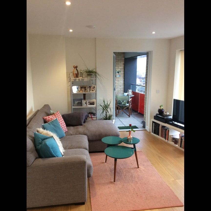 1 Bed Flat, Peartree Road, SE10 - Photo 1