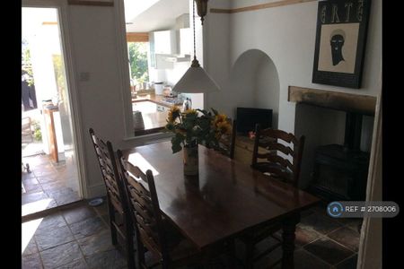 2 bedroom terraced house to rent - Photo 5