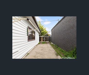 A Practical Three-Bedroom Living in the Heart of West Footscray - Photo 5