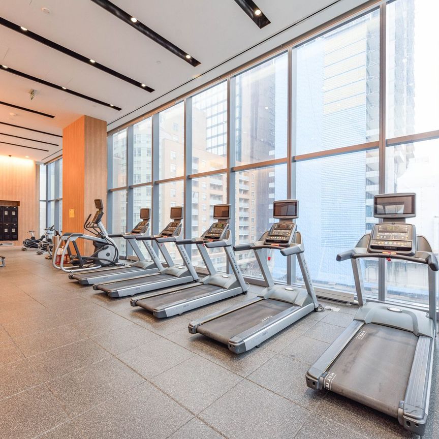 For Lease - 7 Grenville Street, Toronto, Ontario - Photo 1