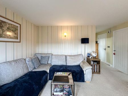 2 bedroom end of terrace house to rent - Photo 3