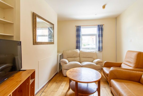 Room 1 - Photo 1