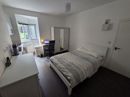 9 bedroom semi-detached house to rent - Photo 3
