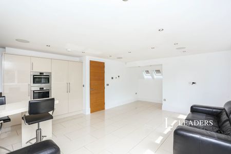 2 bedroom apartment to rent Luca Court, 1 Mays Hill Road, Bromley, BR2 - Photo 2
