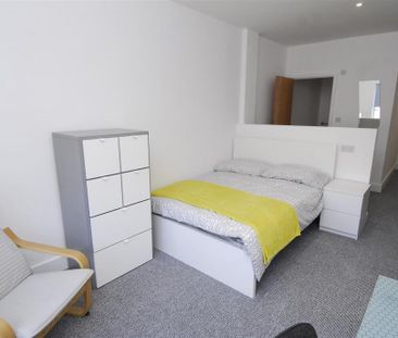 4 bedroom apartment to rent - Photo 6