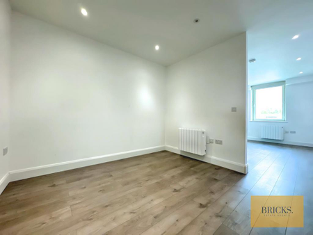 Studio to rent - Photo 2