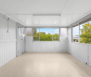 Beautiful family home on a spacious corner block. - Photo 6