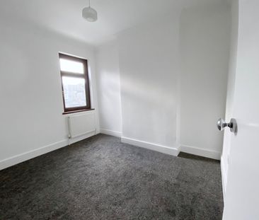 3 Bed End Terrace, Chesley Gardens, E6 - Photo 4