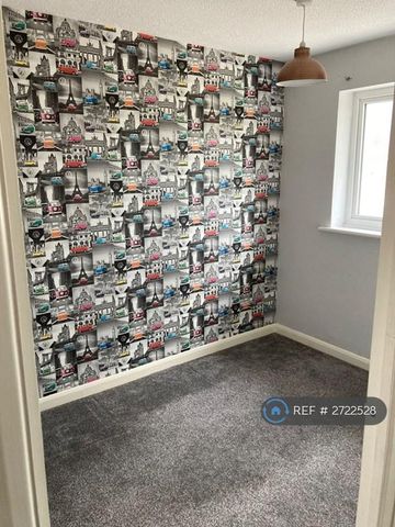 2 bedroom semi-detached house to rent - Photo 4