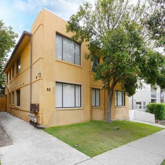 Furnished Two Bedroom Beachside Apartment in the Heart of Bondi! - Photo 1