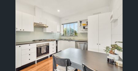 Easy-Care Unit Offering an Exceptional Lifestyle! - Photo 2