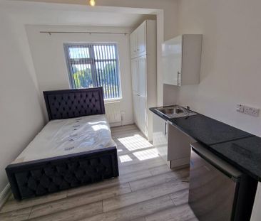1 bedroom in a house share to rent - Photo 2