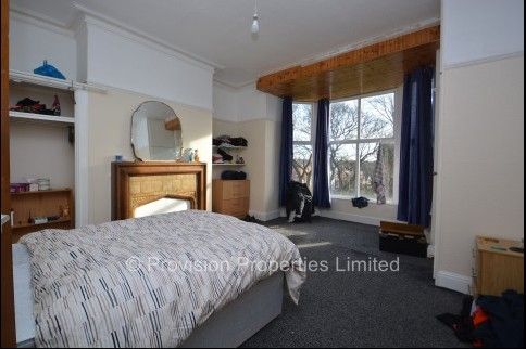 4 Bedroom Flats in Leeds - Photo 1