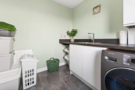 5 bedroom detached house to rent - Photo 5