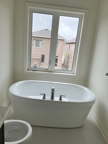 For Lease - 92 Ogston Crescent, Whitby, Ontario - Photo 3