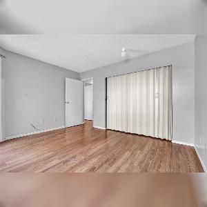 3 Bed 1.5 Bath South Edmonton Townhome with Balcony - Photo 1