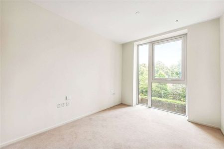 Bright one bedroom apartment in Lillie Square. - Photo 2