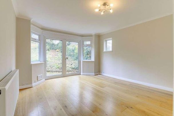 Holly Lane East, Banstead, SM7 - Photo 1