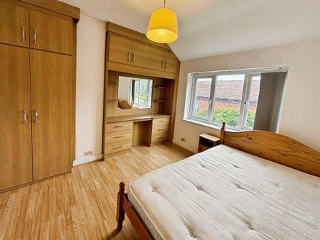 4 bedroom semi-detached house to rent - Photo 3