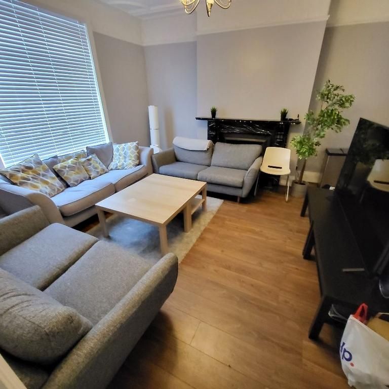 5 bedroom house to rent - Photo 1