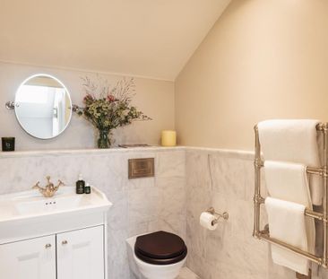 A beautifully refurbished 3-bedroom mews house to rent in the highly sought-after Bathurst Mews, Hyde Park. - Photo 4