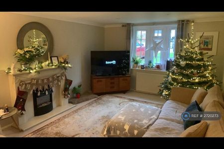 2 bedroom terraced house to rent - Photo 2