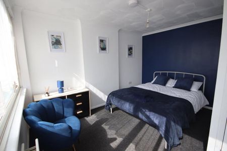 1 bedroom in a house share to rent - Photo 2