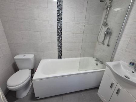 2 bedroom terraced house to rent - Photo 2