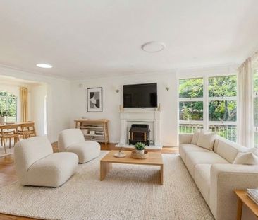 Parkside Elegance Meets Modern Family Luxury - Photo 2