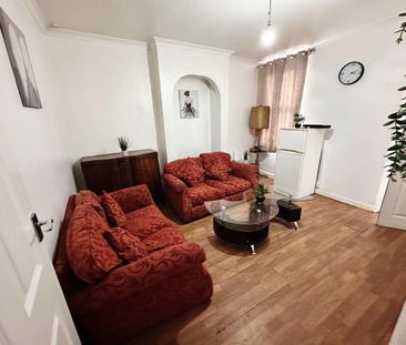 5 bedroom semi-detached house to rent - Photo 2