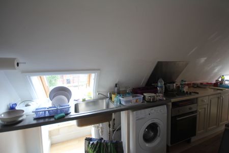 Long Lane, 233 Long Lane, UB10 - Photo 3