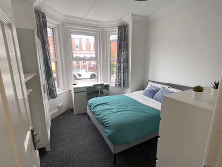 Lovely professional house share in Southampton Centre Room 1 - Photo 3