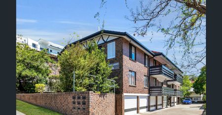 Spacious Top-Floor Apartment with Views in Prime Auchenflower Location - Photo 5