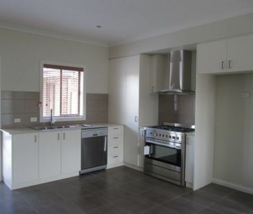3/12 Stellato Place, Hampton Park VIC - Photo 4