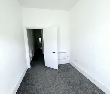 Lascelles Terrace, Eastbourne - Two-Bedroom Flat - Photo 3