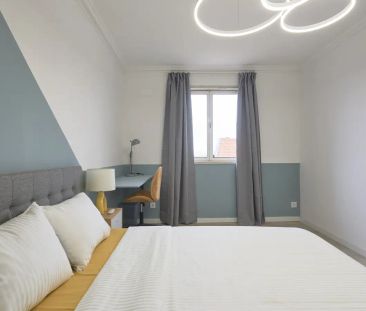 Room in a shared 11-bedroom apartment for rent in Lisbon, perfect f... - Photo 4