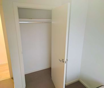 Elizabeth North - Photo 5