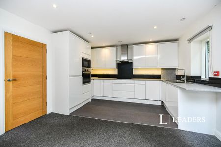 3 bedroom end of terrace house to rent - Photo 5