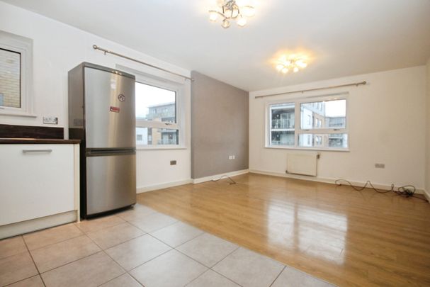 Talbot Close, Mitcham, CR4 1FB - Photo 1